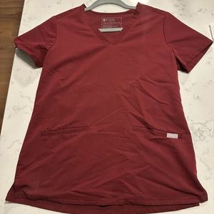 Figs casma xs three pocket scrub top in burgundy